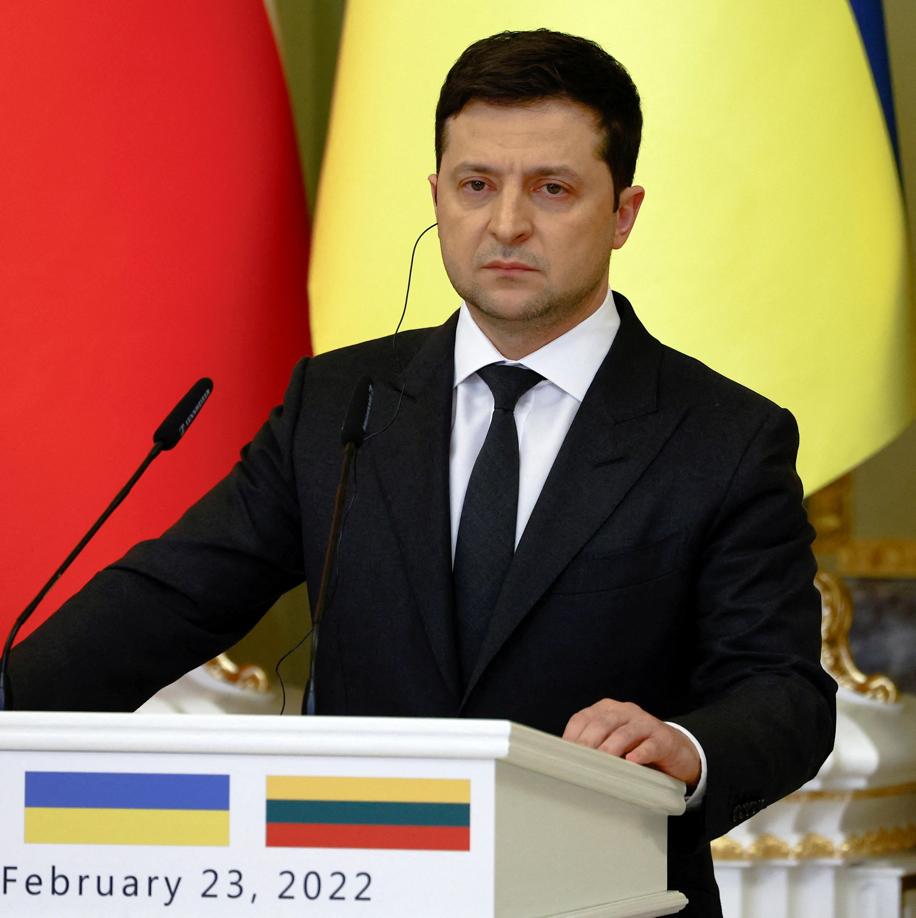 Zelensky deixa Istambul com cinco comandantes capturados em