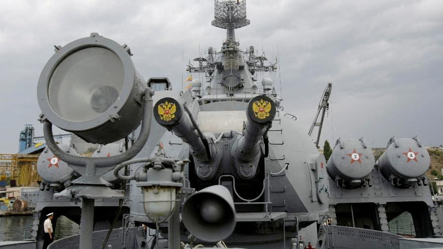 Detalhe do lança-mísseis russo Moskva quando estava no mar Negro - Denis Sinyakov/Reuters