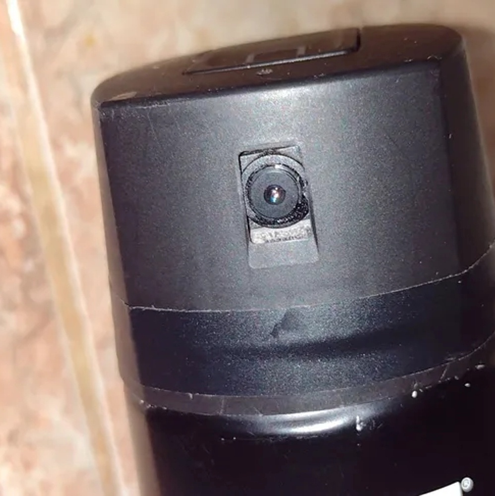 Aromatizador de banheiro tinha câmera escondida para espionar mulher foto foto