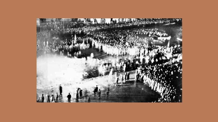 No dia 10 de maio de 1933, o Partido Nazista promoveu uma grande queima de livros considerados inconvenientes em várias cidades da Alemanha; acima, o evento macabro em Bebelplatz, em Berlim. Triunfo da ignorância ressentida - Reprodução