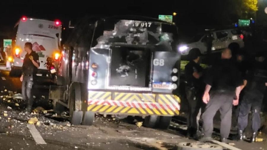 Ataque a carro-forte em rodovia de Santa Bárbara d"Oeste ocorreu na noite desta terça-feira (16) - Reprodução/TV Globo