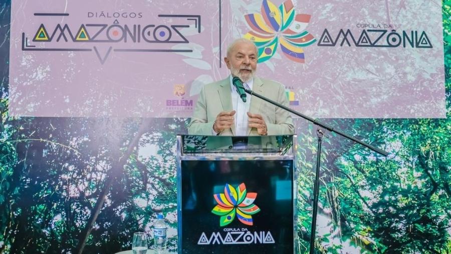 Lula em pronunciamento à imprensa na Cúpula da Amazônia
