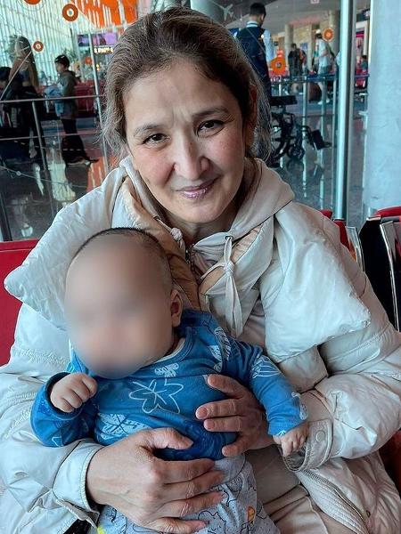Aigul Riskaliyeva viajou para Buenos Aires para conhecer o neto, nascido em outubro