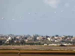 Exército dos EUA inicia construção de píer ao largo de Gaza para entrega de ajuda