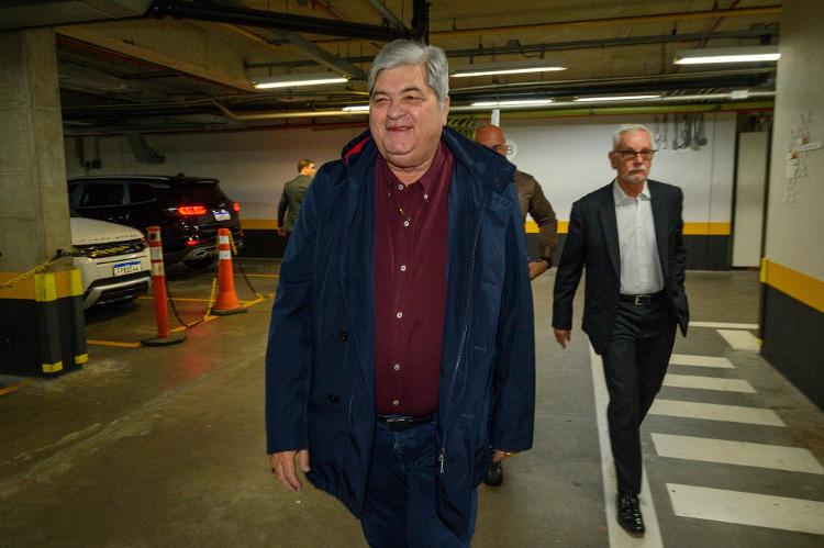 José Luiz Datena chegando ao debate da TV Globo