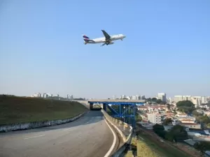 Aviões ficaram a 22 metros de bater em Congonhas em 2020, diz relatório