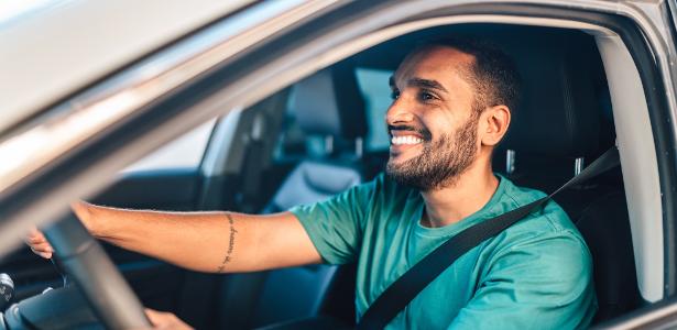 Homem, 42 anos e 'qualificado': o retrato do motorista de Uber no Brasil