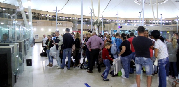 Turistas começam a deixar Sharm-el-Sheik - AFP