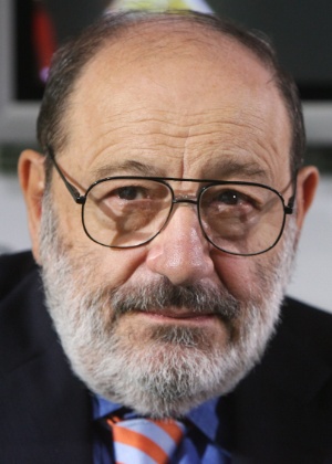 O italiano Umberto Eco, professor de semiótica, crítico literário e romancista, morreu em 19 de fevereiro de 2016 - JOHN MACDOUGALL/AFP