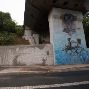 19.jan.2017 - Paredes da avenida 23 de Maio, na região central, pintadas dentro do programa "Cidade Linda" de Doria - Alexandre Moreira/Folhapress