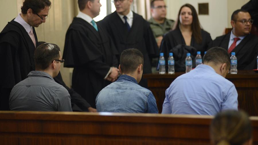 Thiago Henklain (ao centro) durante o julgamento, em setembro de 2017 - ANTÔNIO CÍCERO/PHOTOPRESS/ESTADÃO CONTEÚDO - 22.set.2017