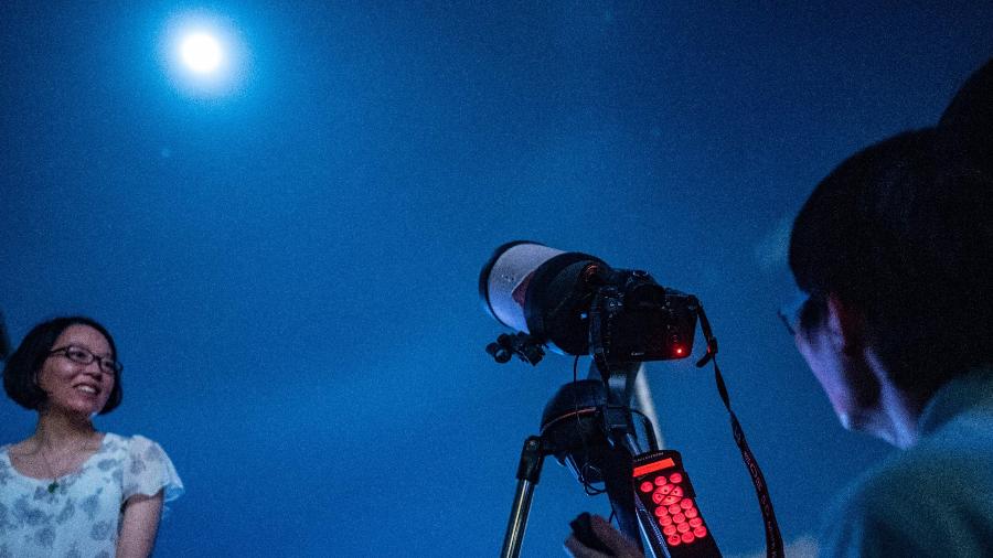 Por que é tão difícil tirar fotos da lua sem um equipamento profissional? - Philip Fong/AFP