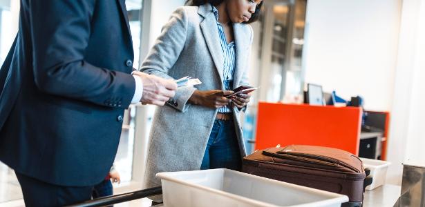 Por que preciso tirar o notebook da mala ao passar no raio-X do aeroporto?