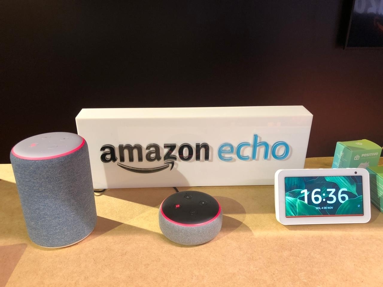 Comprei um echo dot hoje e quando vou configurar no aplicativo, só aparece  USA.