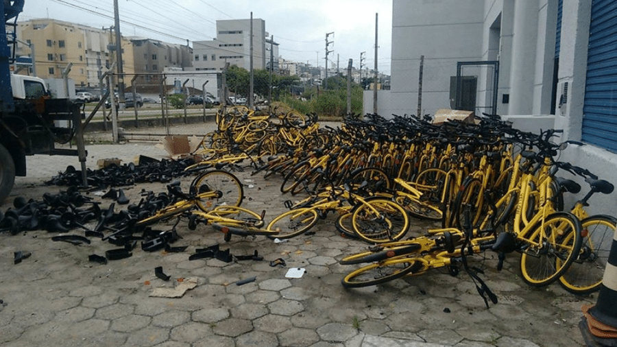 Bicicletas Yellow sendo recolhidas em Florianópolis (SC) - Reprodução