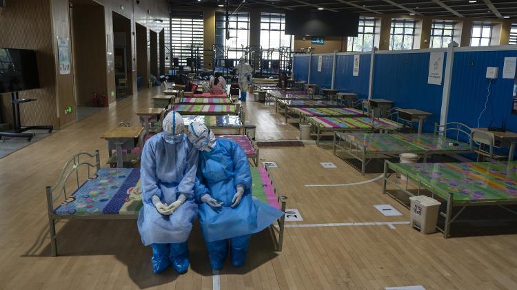 Coronavírus: Equipe médica em hospital temporário de Wuhan, na China - Xinhua/Fei Maohua - Xinhua/Fei Maohua
