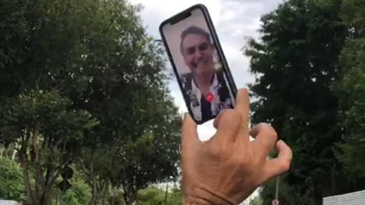 27 de março de 2020: Bolsonaro atendeu a uma chamada vídeo de participantes da carreta em Manaus - Reprodução/Instagram
