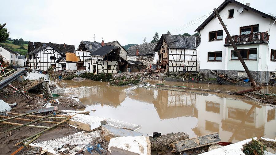 Em Schuld, na Alemanha, a chuva arrastou várias casas - REUTERS