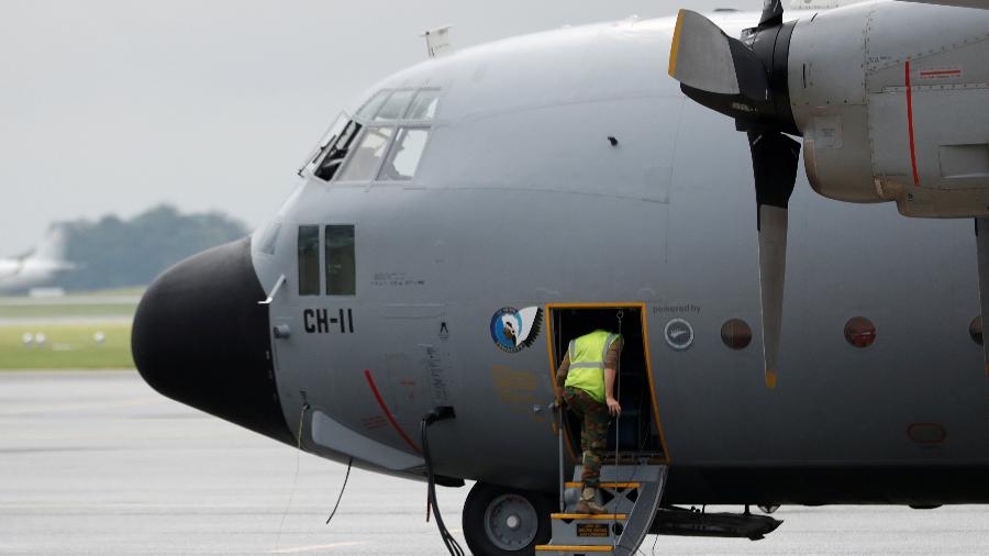 Avião belga se prepara para ir ao Afeganistão para resgatar civis; países fazem operação de evacuação após tomada do poder pelo Taleban - Johanna Geron/Reuters