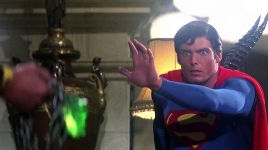 No filme de Richard Donner de 1978, Superman (Christopher Reeve) passa mal com um meteorito de kryptonita  - Warner Bros. Pictures