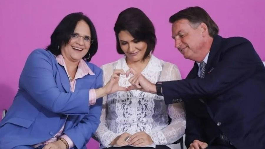 Damares Alves, Michelle Bolsonaro e Jair Bolsonaro - Reprodução/Instagram