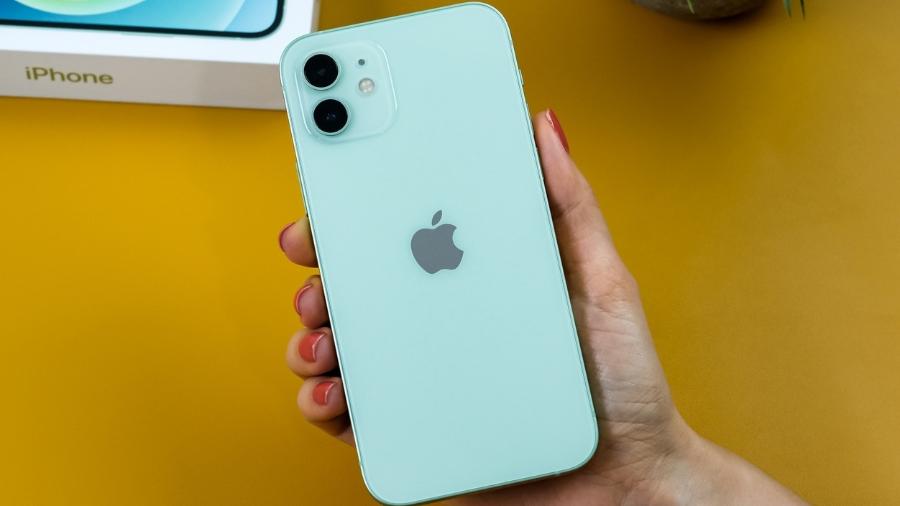 O iPhone 12 é um dos modelos com versão de 64 GB; será que vale a pena? - Getty Images