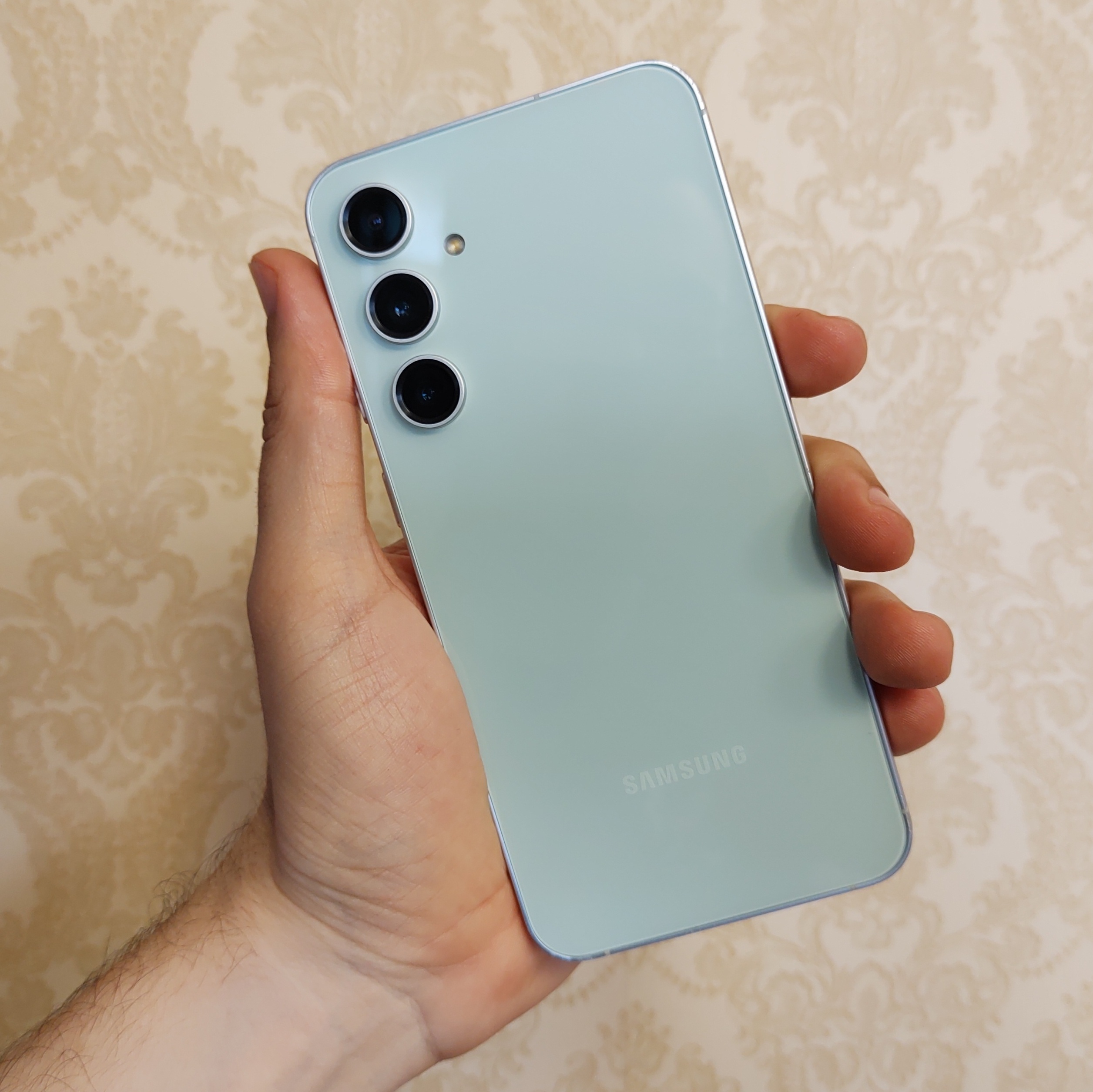 Samsung Galaxy S23 FE está R$ 1.700 mais barato; vale a pena comprar?