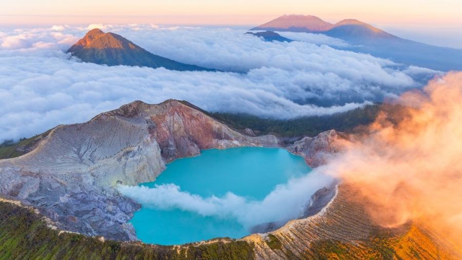 Vulcão Ijen fica na Indonésia e atrai centenas de turistas todos os dias
