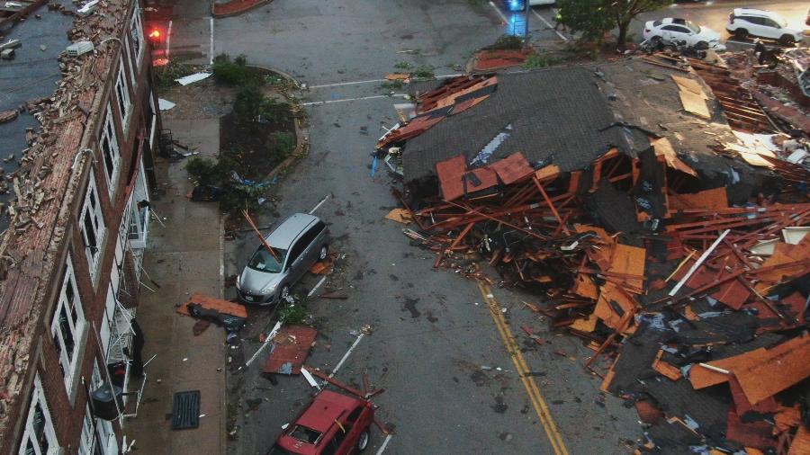Tornados deixaram mortos e rastros de destruição em Oklahoma