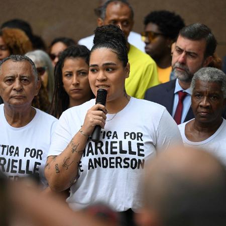 Luyara Franco, filha de Marielle Franco, durante protesto no primeiro dia do julgamento 