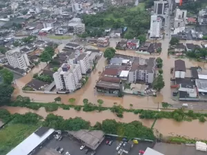 Chuvas em SC deixam maior cidade do estado debaixo d'água