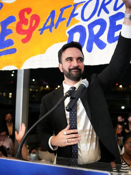 Zohran Mamdani durante primárias do Partido Democrata em Nova York