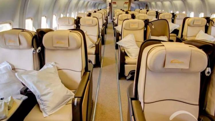 Boeing 767-300 VIP adaptado pela empresa de aluguel de jatos de luxo Aeronexus, da África do Sul, teve as 351 poltronas originais substituídas por 96 revestidas com couro e grande espaço entre elas