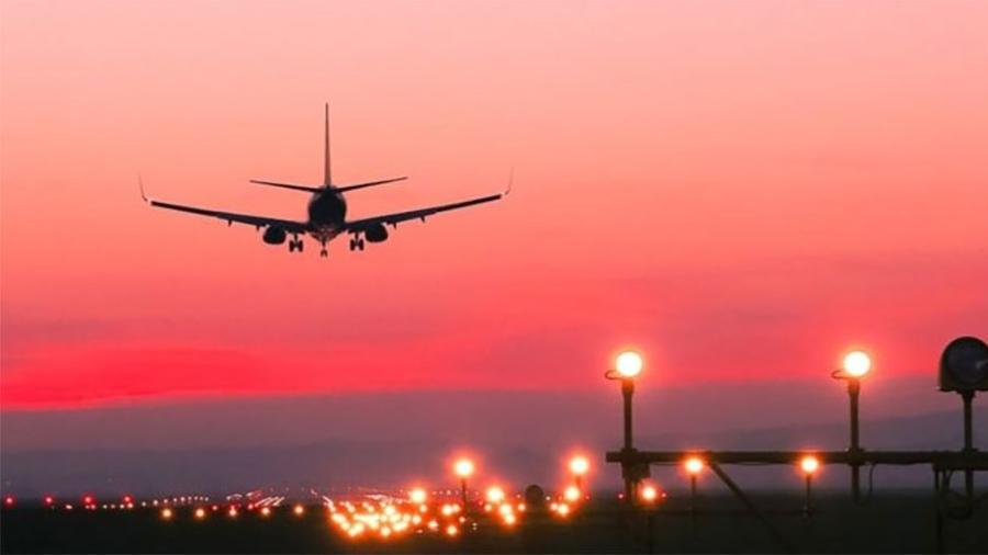 A indústria da aviação projeta bilhões de perdas, enquanto o preço das passagens continua a cair devido à baixa demanda - GETTY IMAGES via BBC