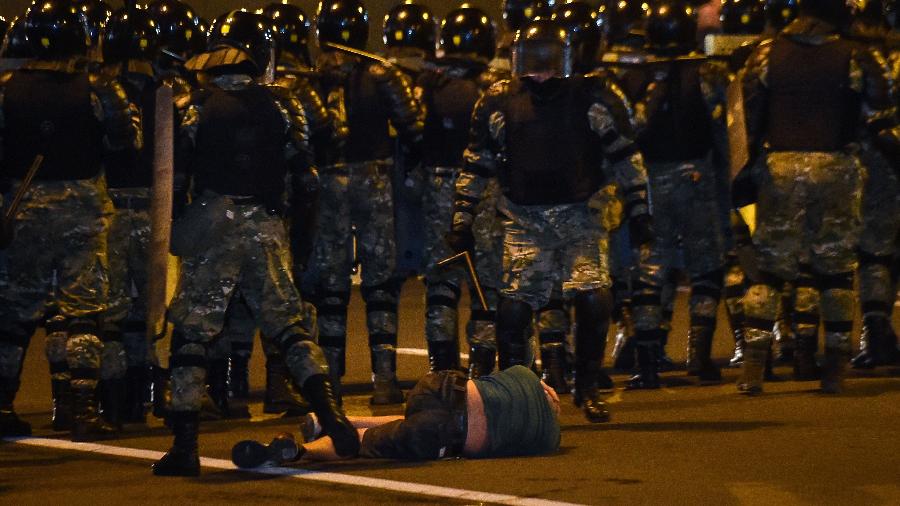 Belarus teve noite de protestos após eleições presidenciais que reelegeram Lukashenko - SERGEI GAPON/AFP