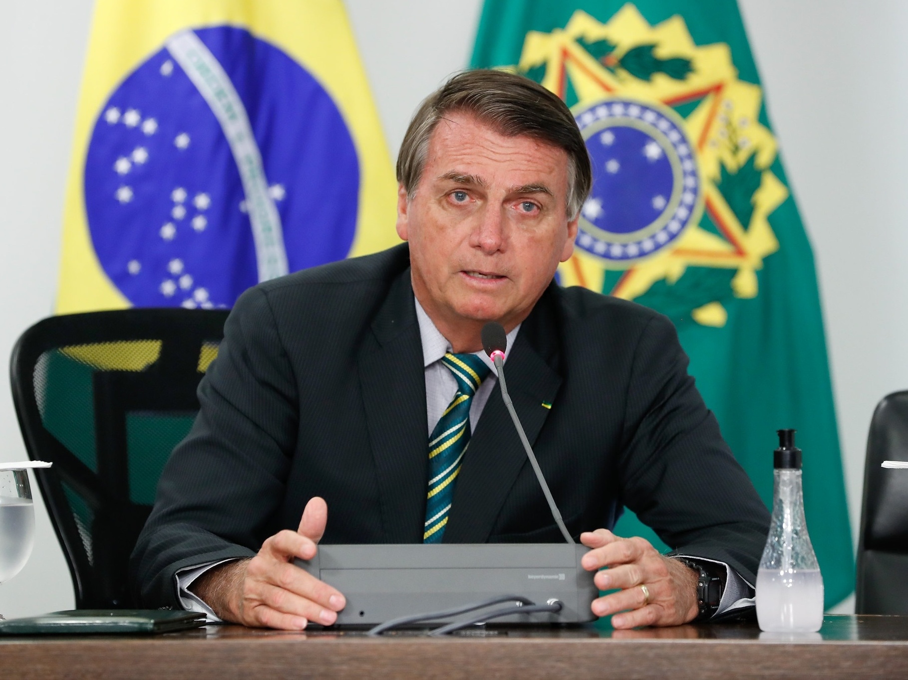 Bolsonaro insiste em fraude nos EUA já descartada e ataca eleição no Brasil