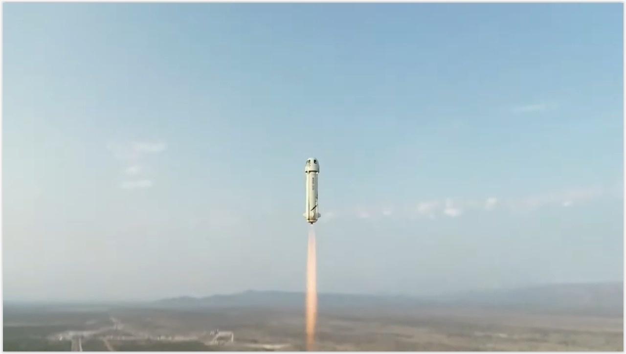 Foguete New Shepard, da Blue Origin, é lançado com sucesso para o espaço em seu primeiro voo tripulado - Reprodução