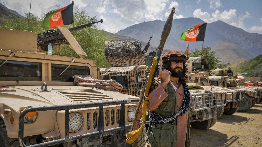 Moradores, fugitivos e soldados afegãos formam grupo de resistência ao Talibã no Vale do Panjshir, no Afeganistão - AHMAD SAHEL ARMAN/AFP