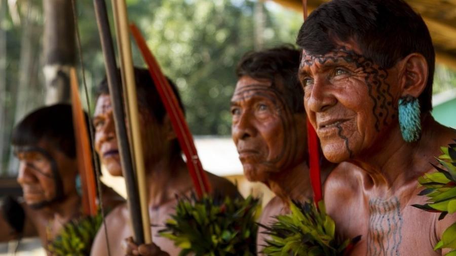 Anciãos na comunidade Maturacá, na Terra Indígena Yanomami - BBC