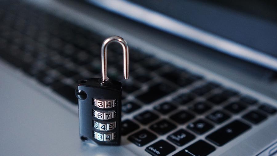 Contra ataques hackers, algumas medidas simples contribuem para proteger os dados da sua empresa na web - TheDigitalWay / Pixabay 