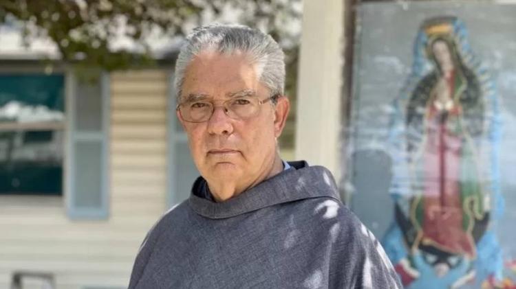 Father Phil Ley runs a refugee shelter in San Antonio - Reproduction/BBC - Reproduction/BBC