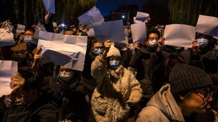 Protesters hold blank pieces of paper in Beijing - Getty Images - Getty Images
