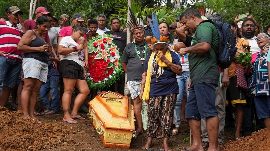 22.jan.2024 - Funeral de Maria de Fátima Muniz, a Nega Pataxó, na Aldeia Ourinho, em Pau Brasil (BA)