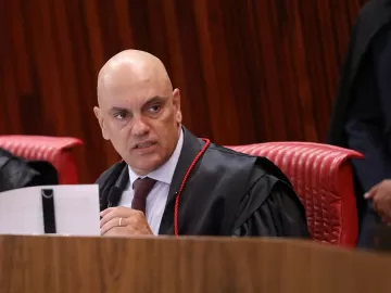 Em despedida do TSE, Moraes ataca fake news após Congresso derrubar punição