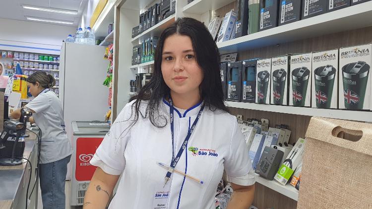 6.mai.2024 - Raissa Bueno diz que já há produtos sem estoque na farmácia