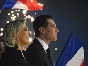 2º turno na França deve ter disputa apertada, com avanço da extrema direita
