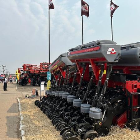 Máquina de arroz à venda na Expointer - Fernanda Canofre/Colaboração para o UOL