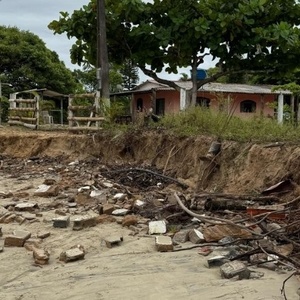 'Não queremos esperar para ver': vila em Peruíbe teme ser engolida pelo mar