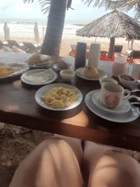 Possibilidade de tomar café da manhã sem roupa agradou Possibilidade de tomar café da manhã sem roupa agradou