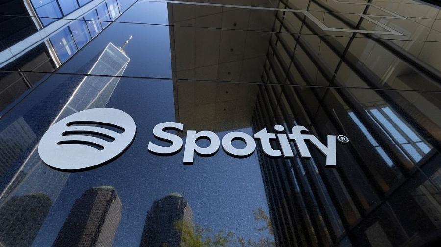 Logotipo do Spotify em prédio corporativo da empresa em Nova York, nos EUA Logotipo do Spotify em prédio corporativo da empresa em Nova York, nos EUA